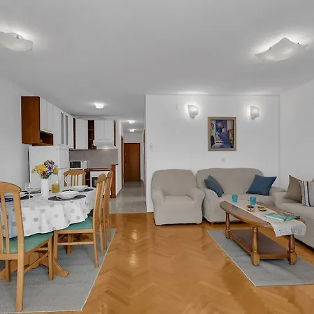 Apartman Center, Beach, Great Sea View, Value4money