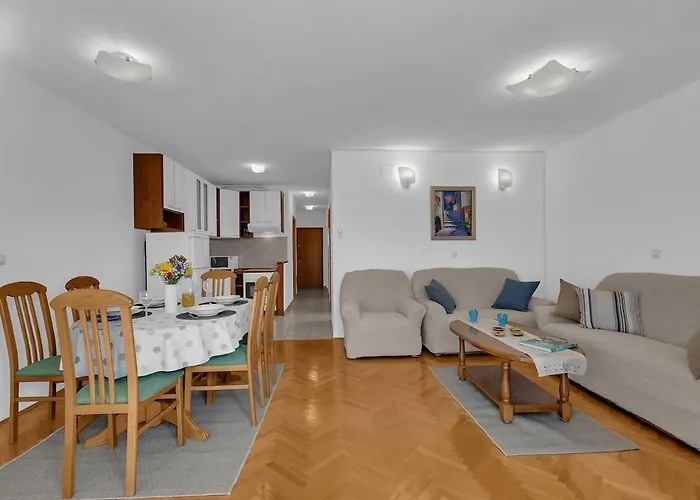 Apartment Center, Beach, Great Sea View, Value4money