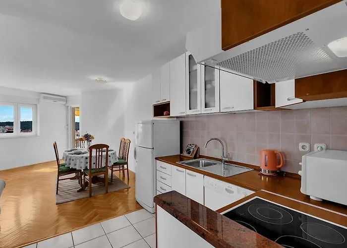 Apartment Center, Beach, Great Sea View, Value4money